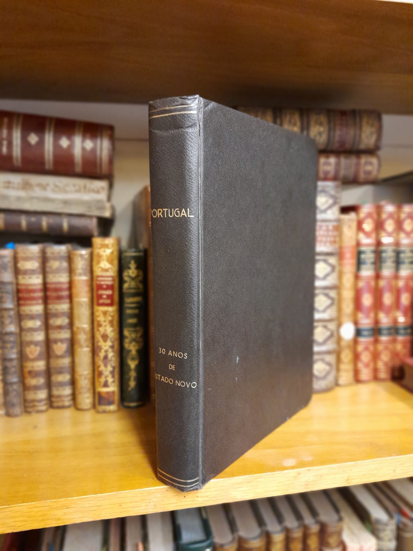 A EDUCAÇÃO E A CRIANÇA - PORTO, 1955. SEPARATA DO Nº 4 DA «REVISTA DO NORTE» 5 PÁGS.; 23 CM. COM DEDICATORIA MANUSCRITA.