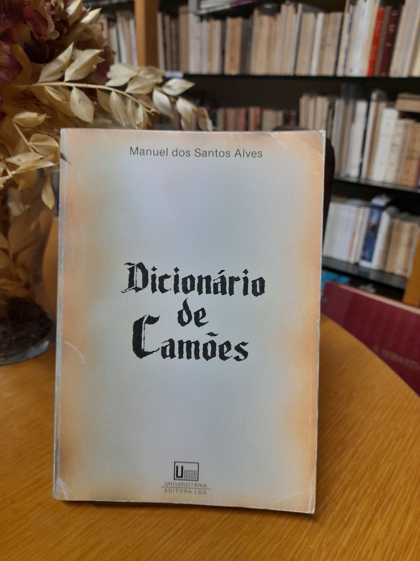 DICIONÁRIO DE CAMÕES