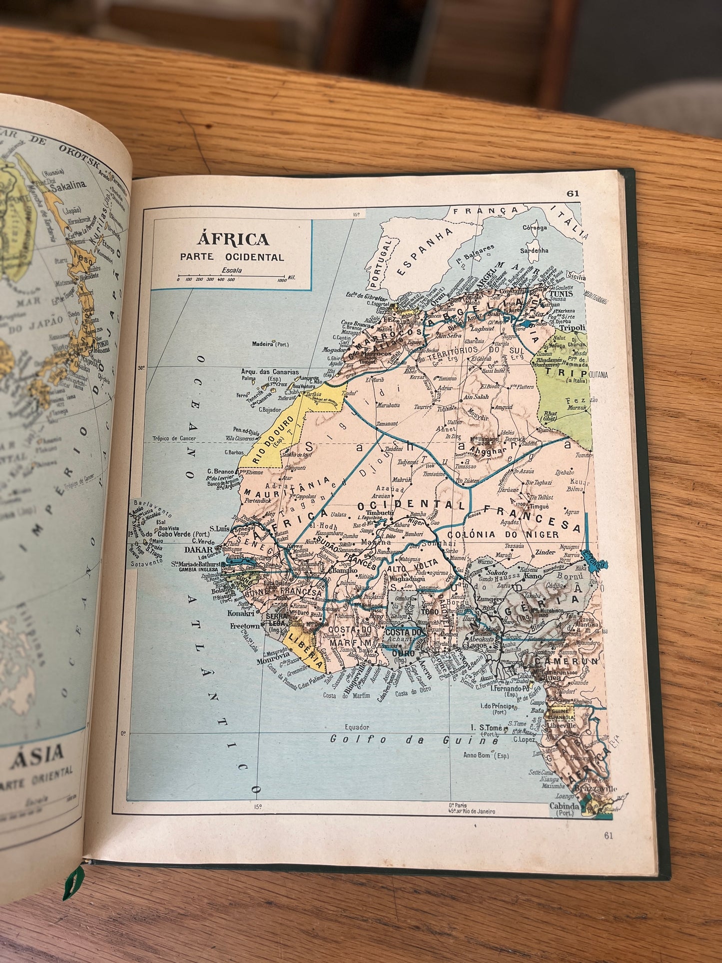 NOVO ATLAS UNIVERSAL DE GEOGRAFIA E HISTÓRIA