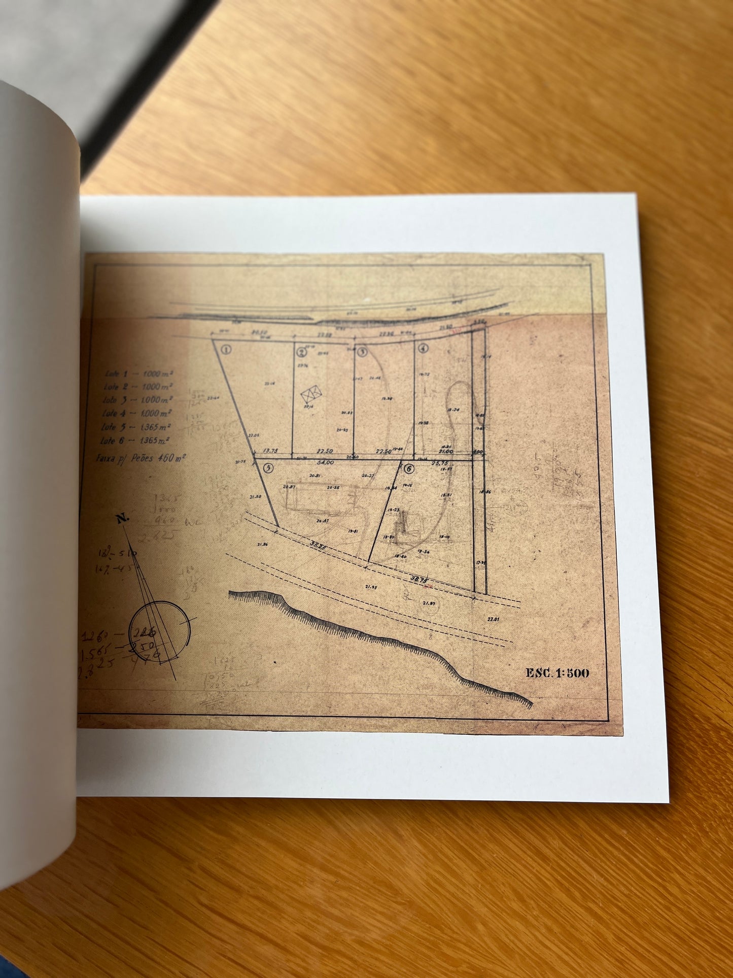 "CONSTRUIR UM PARAÍSO PERDIDO" - POR UMA CASA LIVRE