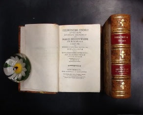 HIERONYMI OSORII/ LVSITANI/ EPISCOPI SILVENSIS/ DE/REGIS INSTITVTIONE/ ET DISCIPLINA/