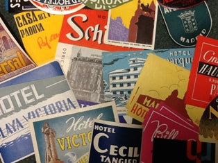 CONJUNTO DE SELOS DE VÁRIOS HOTEIS DA EUROPA PARA DECORAÇÃO DAS MALAS DE VIAGEM.