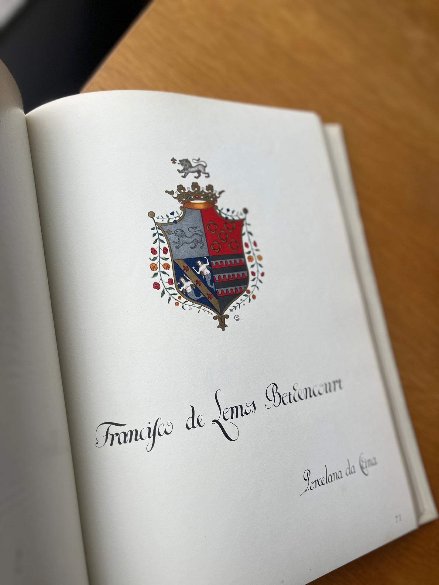 LIVRO DE BRAZOENS / LIVRE DE BLASONS / BOOK OF COATS OF ARMS