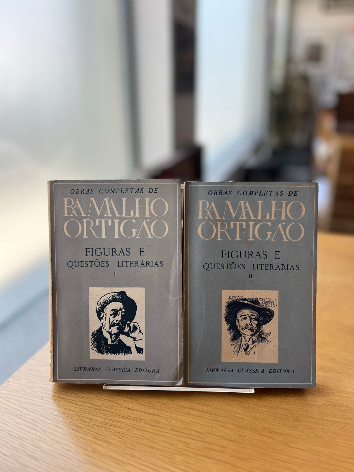 FIGURAS E QUESTÕES LITERÁRIAS - 2 VOLUMES.