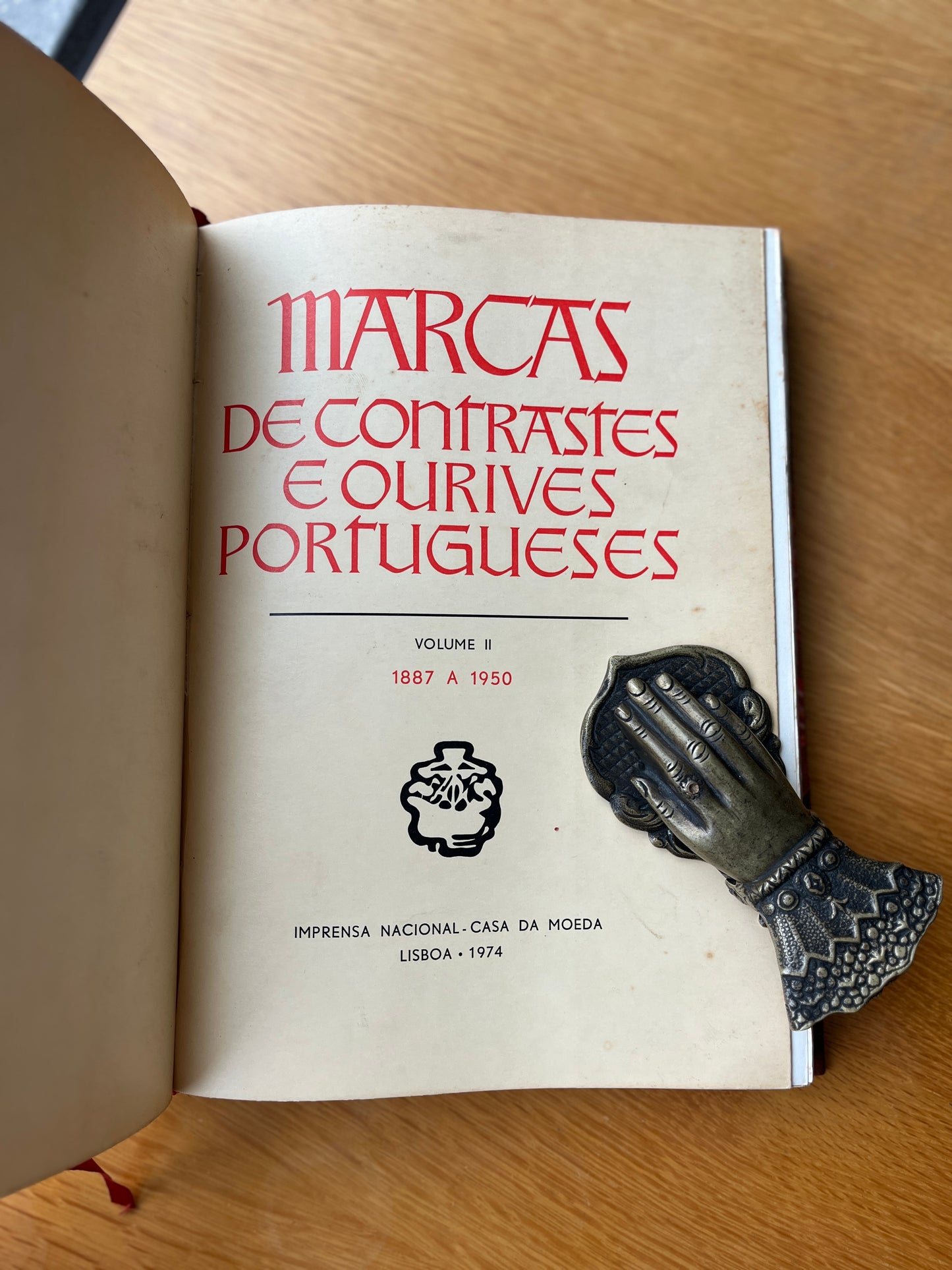 MARCAS DE CONTRASTES E OURIVES PORTUGUESES