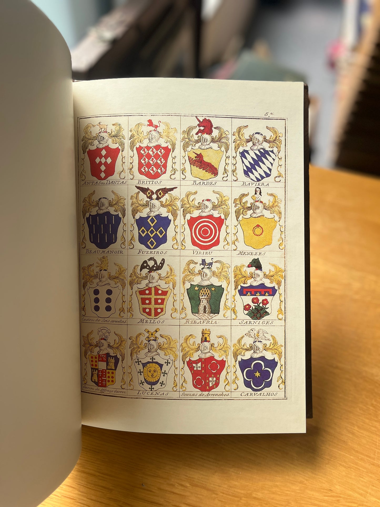 COLLECÇÃO DOS BRASÕES DAS FAMÍLIAS ILUSTRES DE PORTUGAL