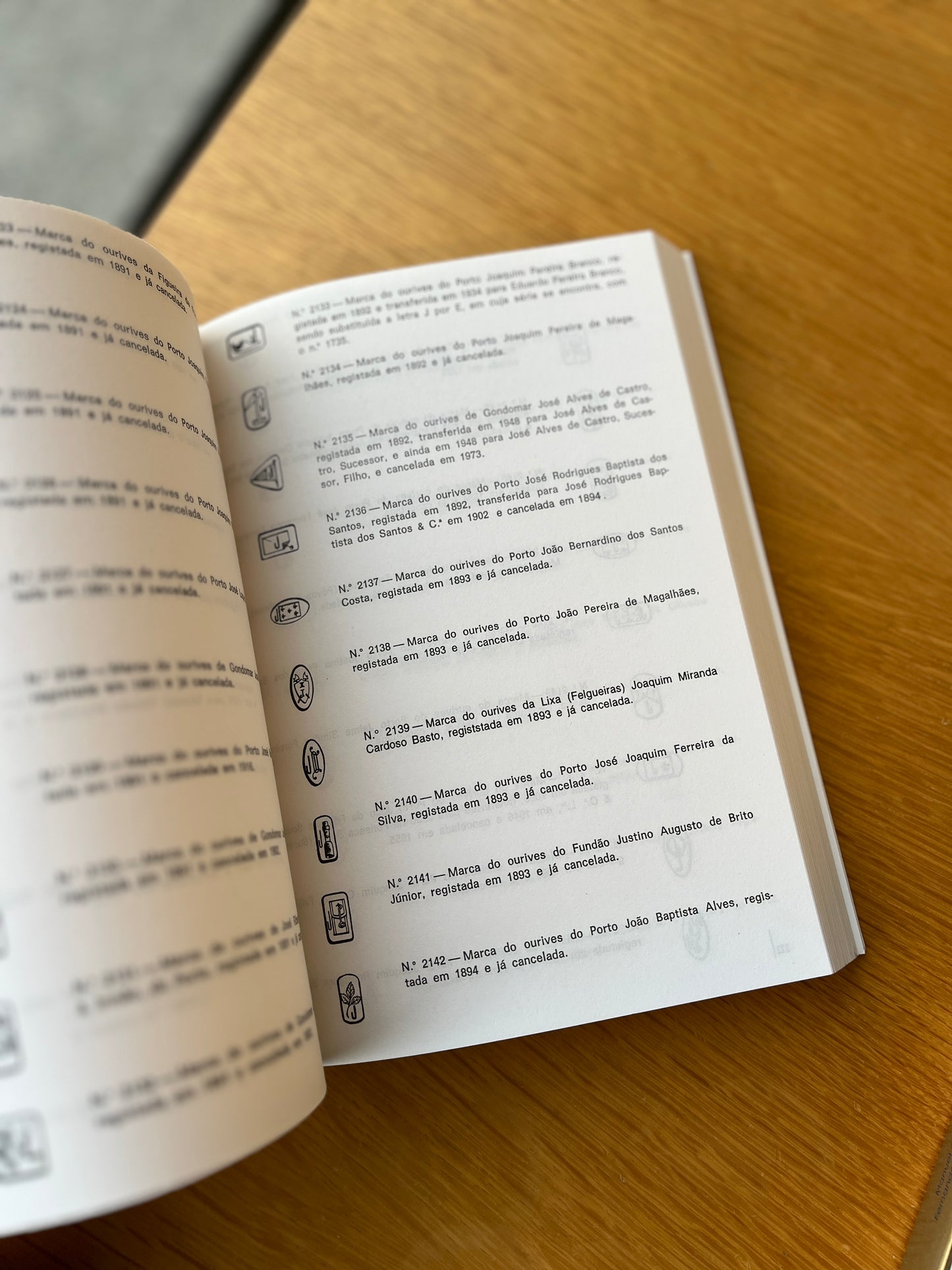 MARCAS DE CONTRASTES E OURIVES PORTUGUESES