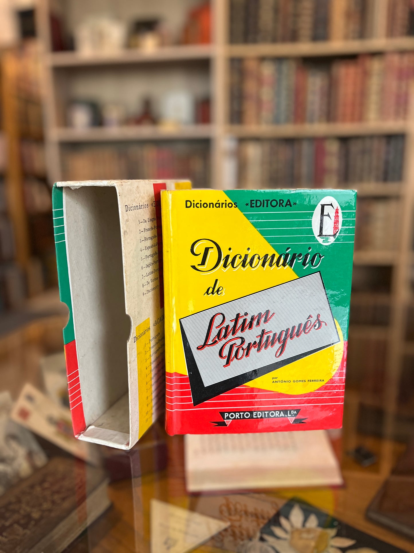 DICIONÁRIO DE LATIM-PORTUGUÊS