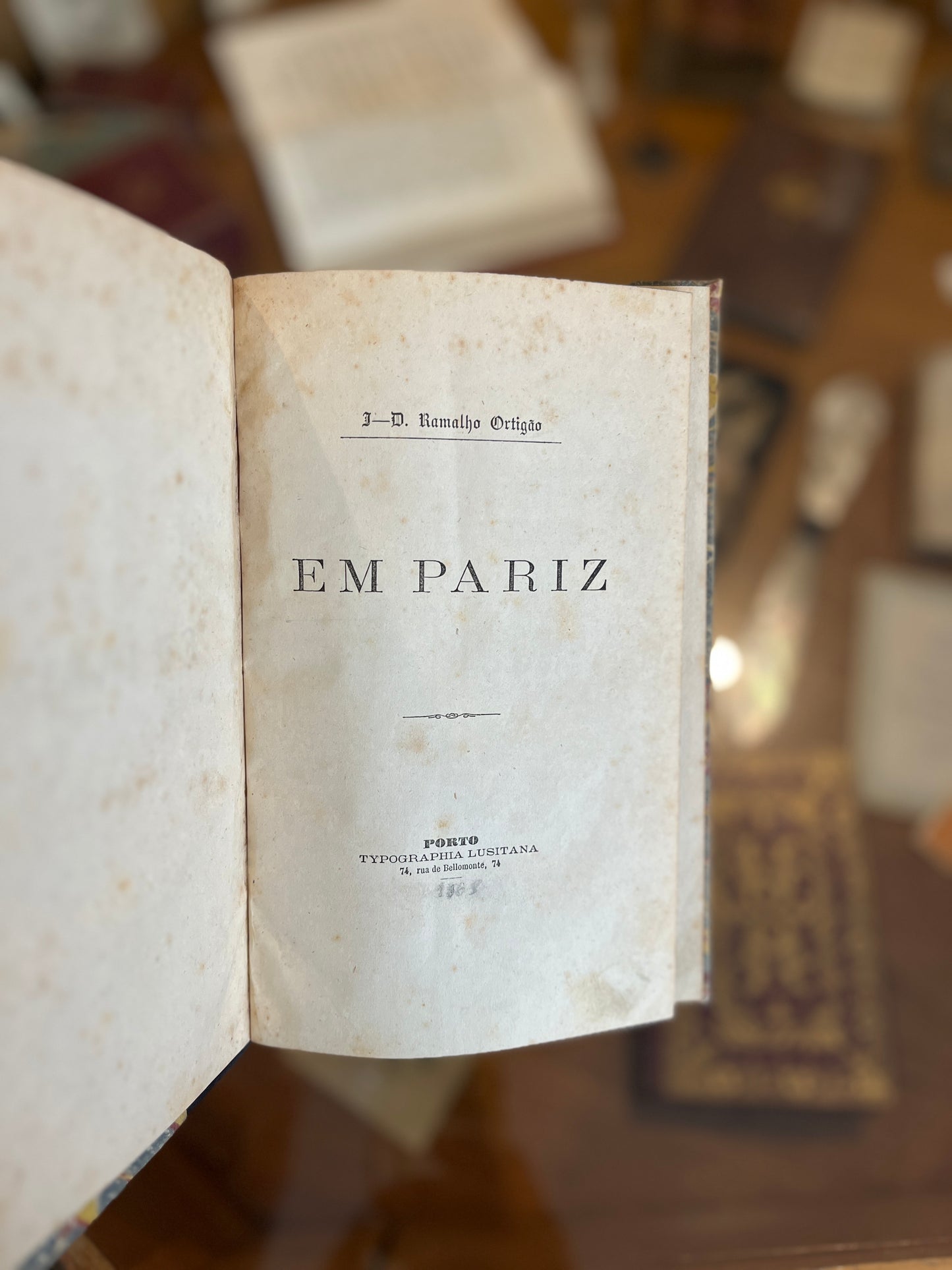 EM PARIZ