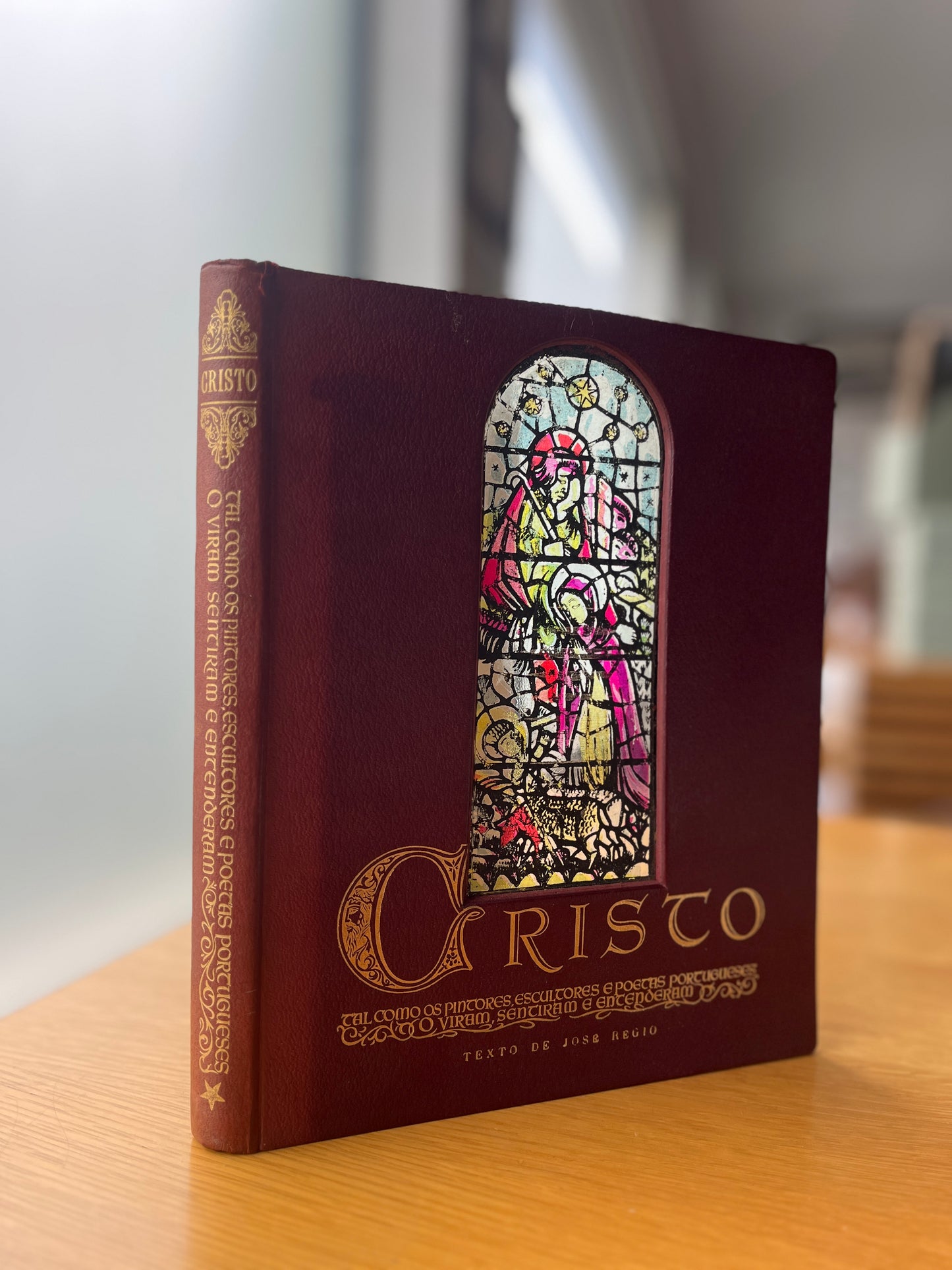 CRISTO, TAL COMO OS PINTORES, ESCULTORES E POETAS PORTUGUESES O VIRAM