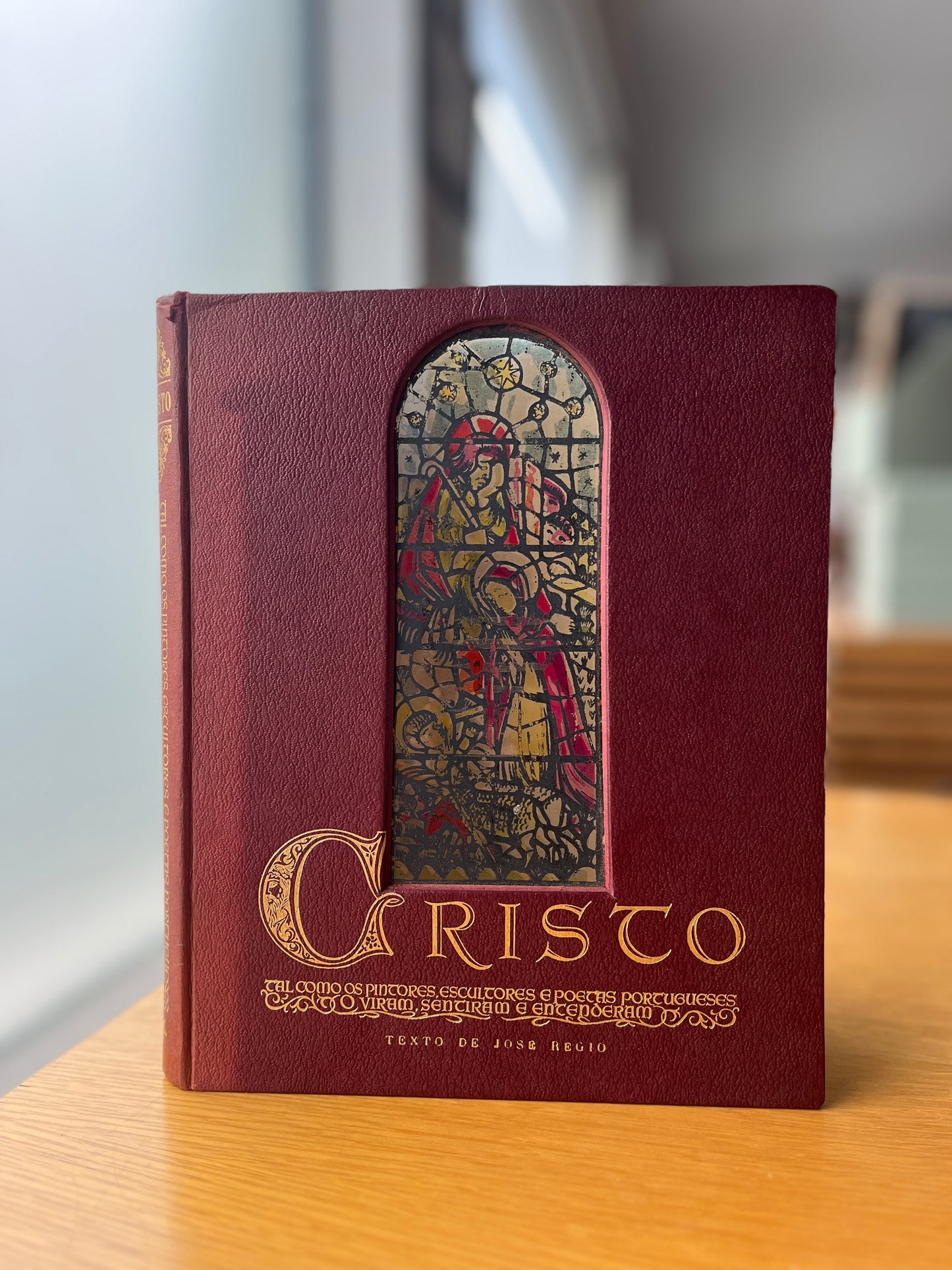 CRISTO, TAL COMO OS PINTORES, ESCULTORES E POETAS PORTUGUESES O VIRAM