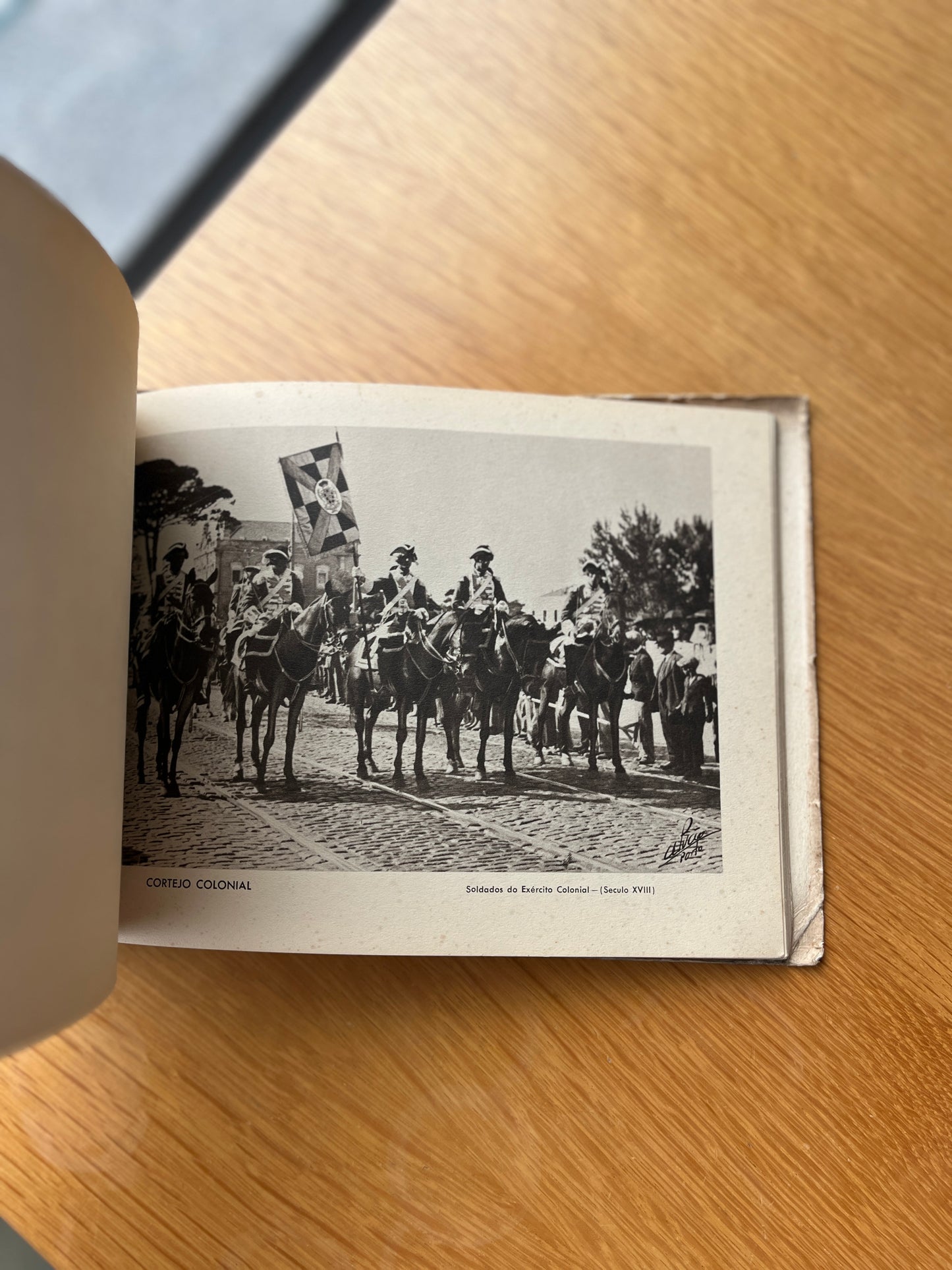 ALBUM FOTOGRÁFICO DA 1ª EXPOSIÇÃO COLONIAL PORTUGUESA, II