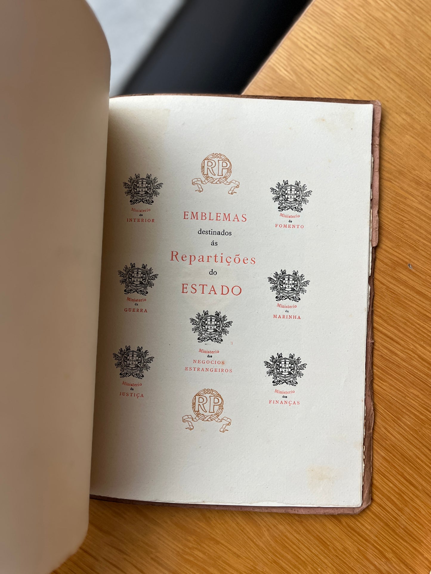 BANDEIRA NACIONAL MODELO APPROVADO PELO GOVERNO PROVISÓRIO DA REPÚBLICA PORTUGUESA