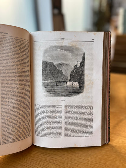 VOYAGES AUTOUR DU MONDE