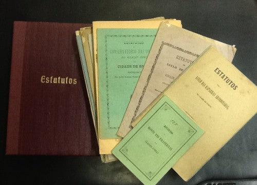 CONJUNTO DE 19 ESTATUTOS IMPRESSOS DE