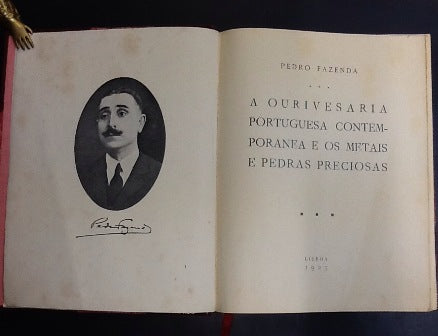 A OURIVESARIA PORTUGUESA CONTEMPORANEA E OS METAES E PEDRAS PRECIOSAS