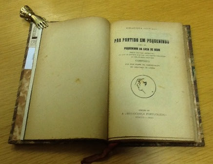 PÃO PARTIDO EM PEQUENINOS