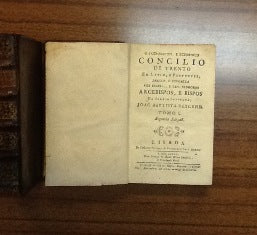 O SACROSANTO, E ECUMENICO/ CONCILIO/ DE TRENTO/ EM LATIM, E PORTUGUEZ, / DEDICA E CONSAGRA/