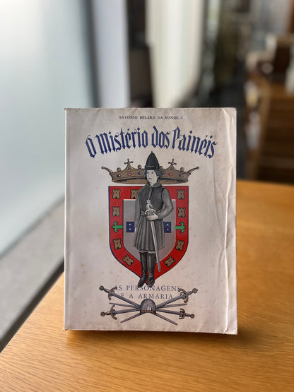 O MISTÉRIO DOS PAINÉIS - AS PERSONAGENS E A ARMARIA