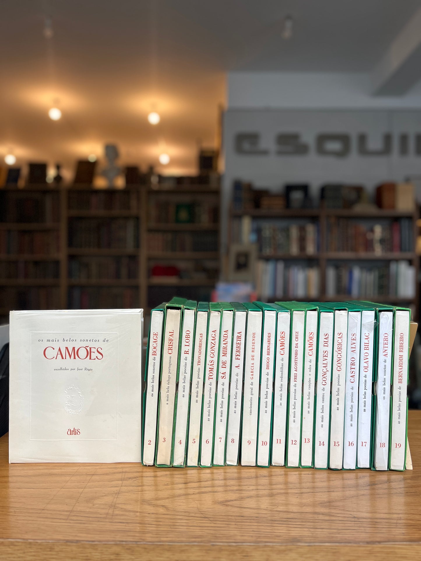 AS MAIS BELAS POESIAS DA LÍNGUA PORTUGUESA