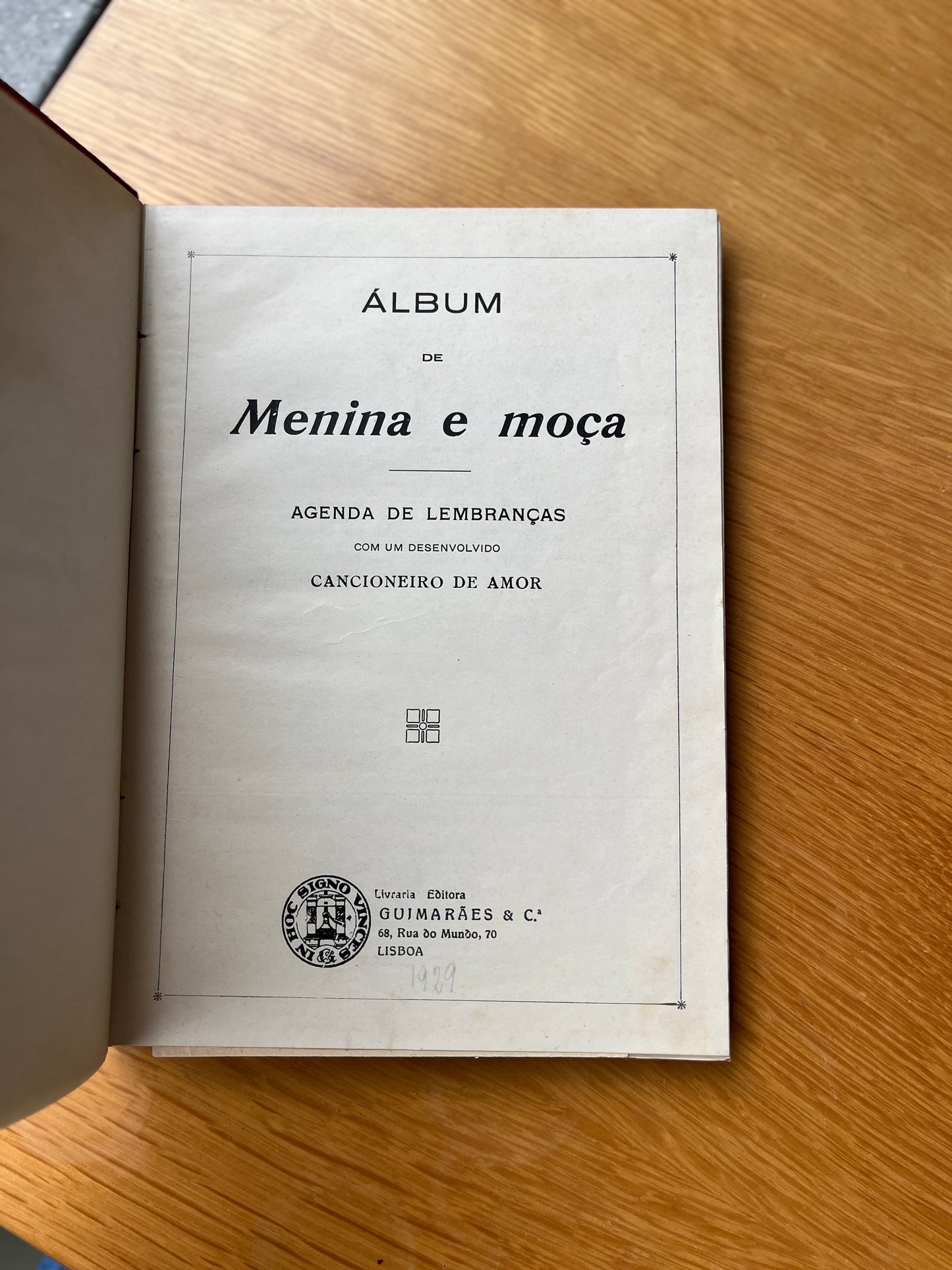 ÁLBUM DE MENINA E MOÇA