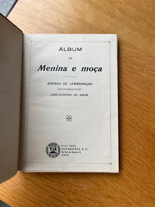 ÁLBUM DE MENINA E MOÇA