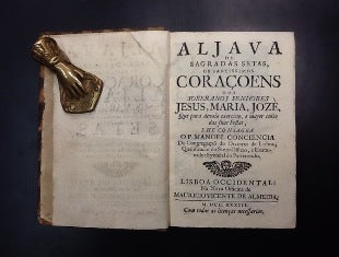 ALJAVA/ DE/ SAGRADAS SETAS,/ OS SANTISSIMOS/ CORAÇOENS/