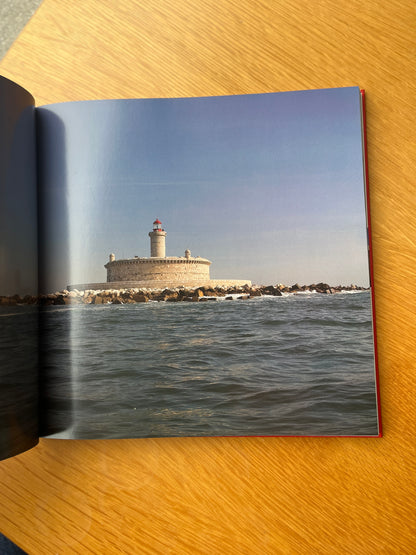 FARÓIS, A TERRA AO MAR SE ANUNCIA