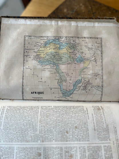 VOYAGES AUTOUR DU MONDE