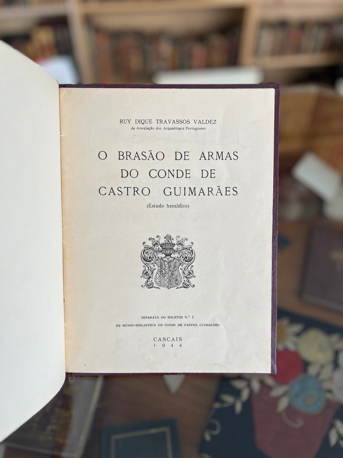 O BRASÃO DE ARMAS DO CONDE DE CASTRO GUIMARÃES