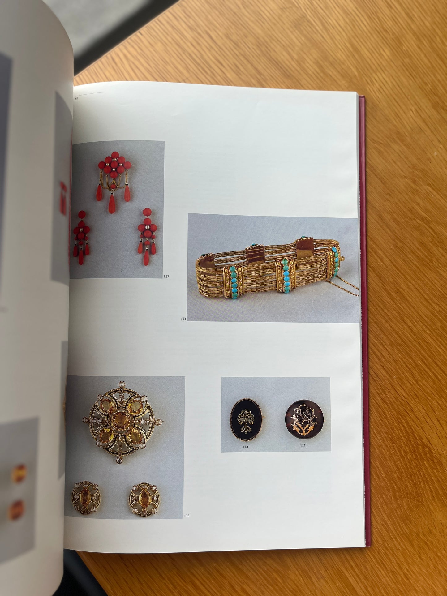 COLECÇÃO DE JÓIAS: CASA-MUSEU MARTA ORTIGÃO SAMPAIO