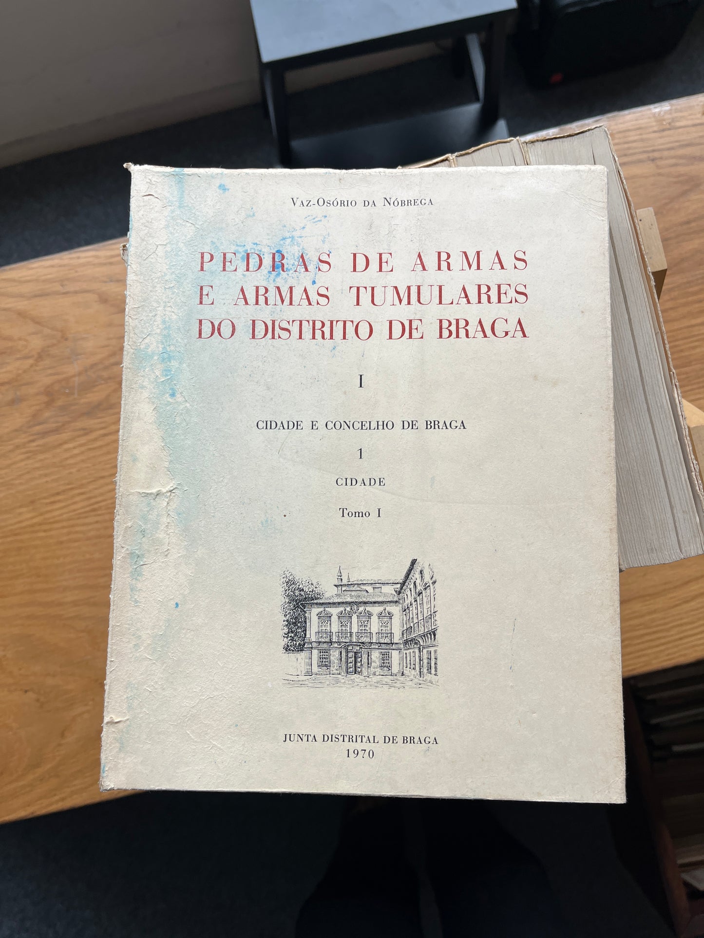 PEDRAS DE ARMAS E ARMAS TUMULARES DO DISTRITO DE BRAGA