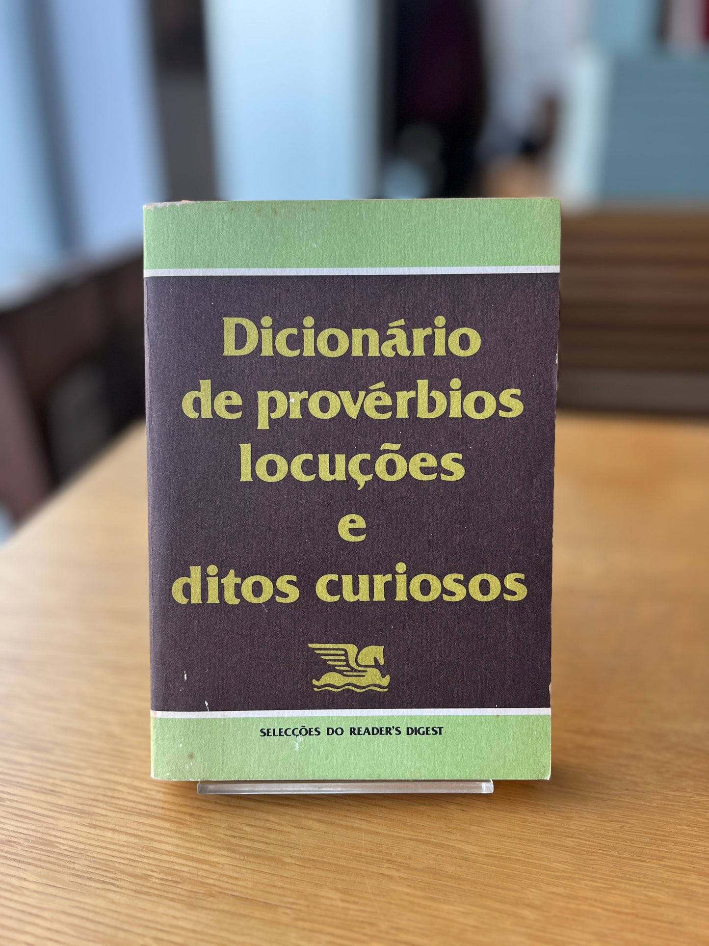 DICIONÁRIO DE PROVÉRBIOS, LOCUÇÕES E DITOS CURIOSOS